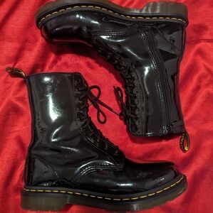 Dr. Martens 1460 Black patent leather lace up boots - size 10